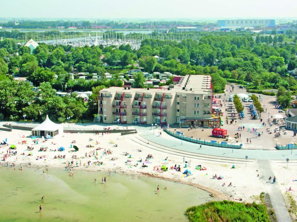 Beach Resort Makkum Bilik gambar